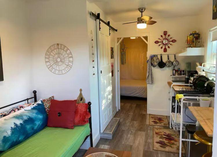 Petite Guesthouse With Kitchenette And Private Bathroom Lake Isabella Extérieur photo